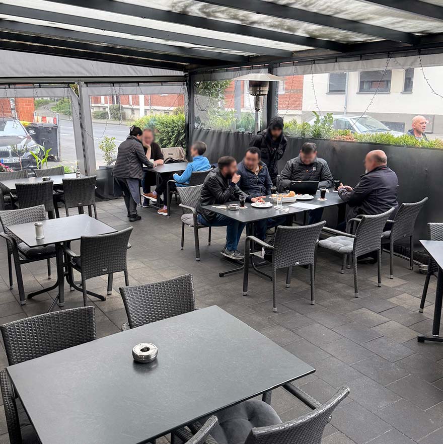 Überdachte Außenterrasse im Baskent Restaurant
