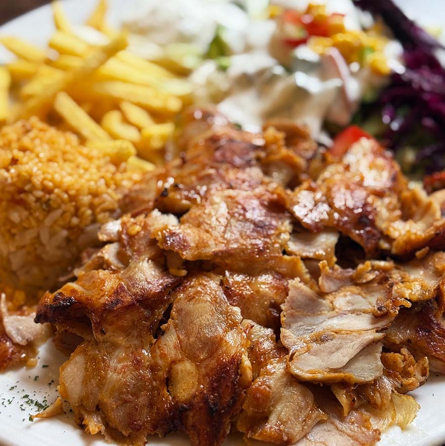 Klassischer Dönerteller mit Reis oder Pommes